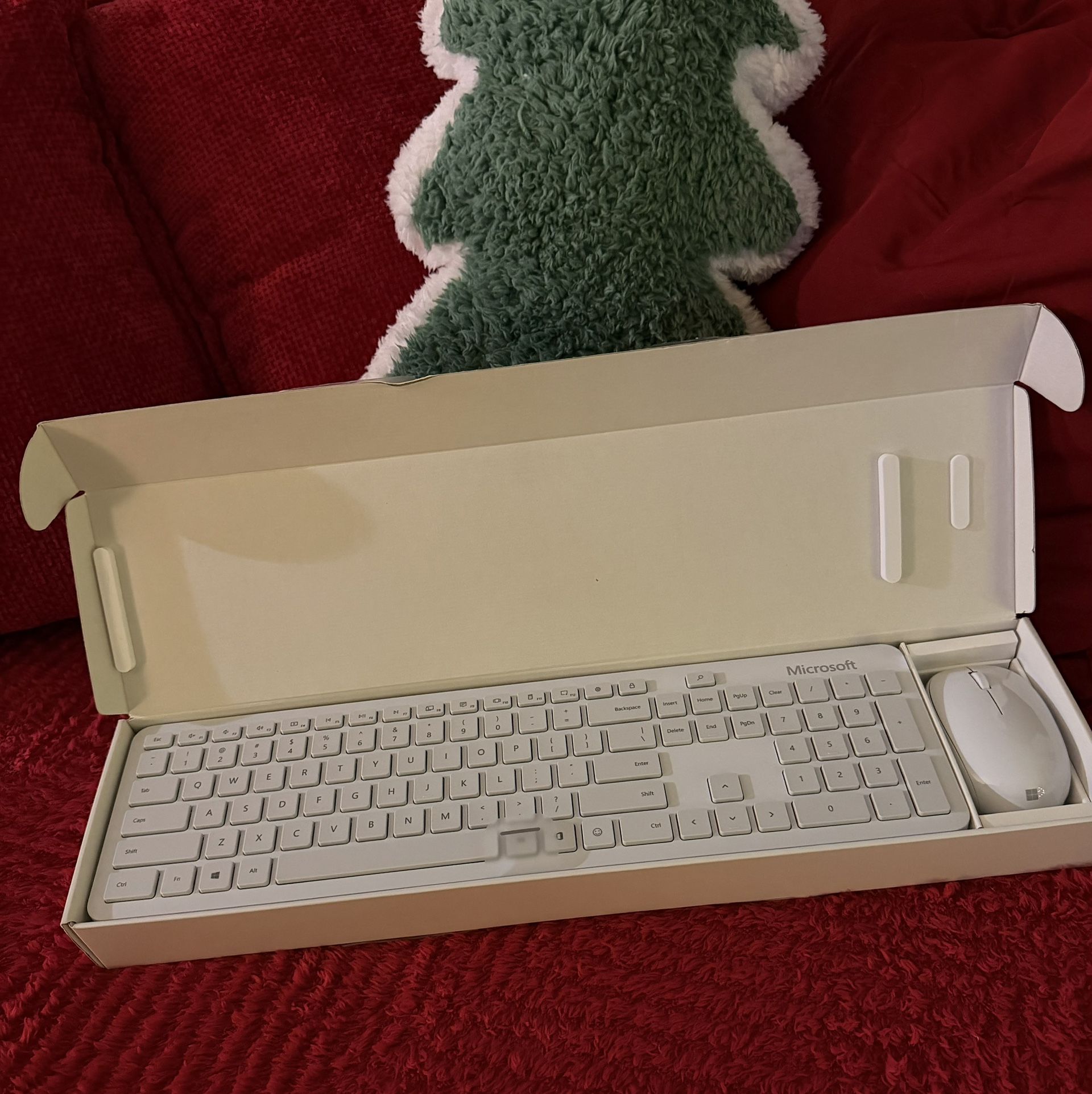 Microsoft Bluetooth Desktop White Keyboard With Mouse