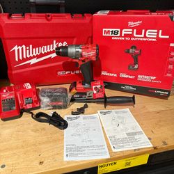 Milwaukee M18 FUEL 18V Lithium-Ion Brushless Cordless 1/2 in. Drill/Driver Kit W/(2) 5.0Ah Batteries, Charger, and Hard Case