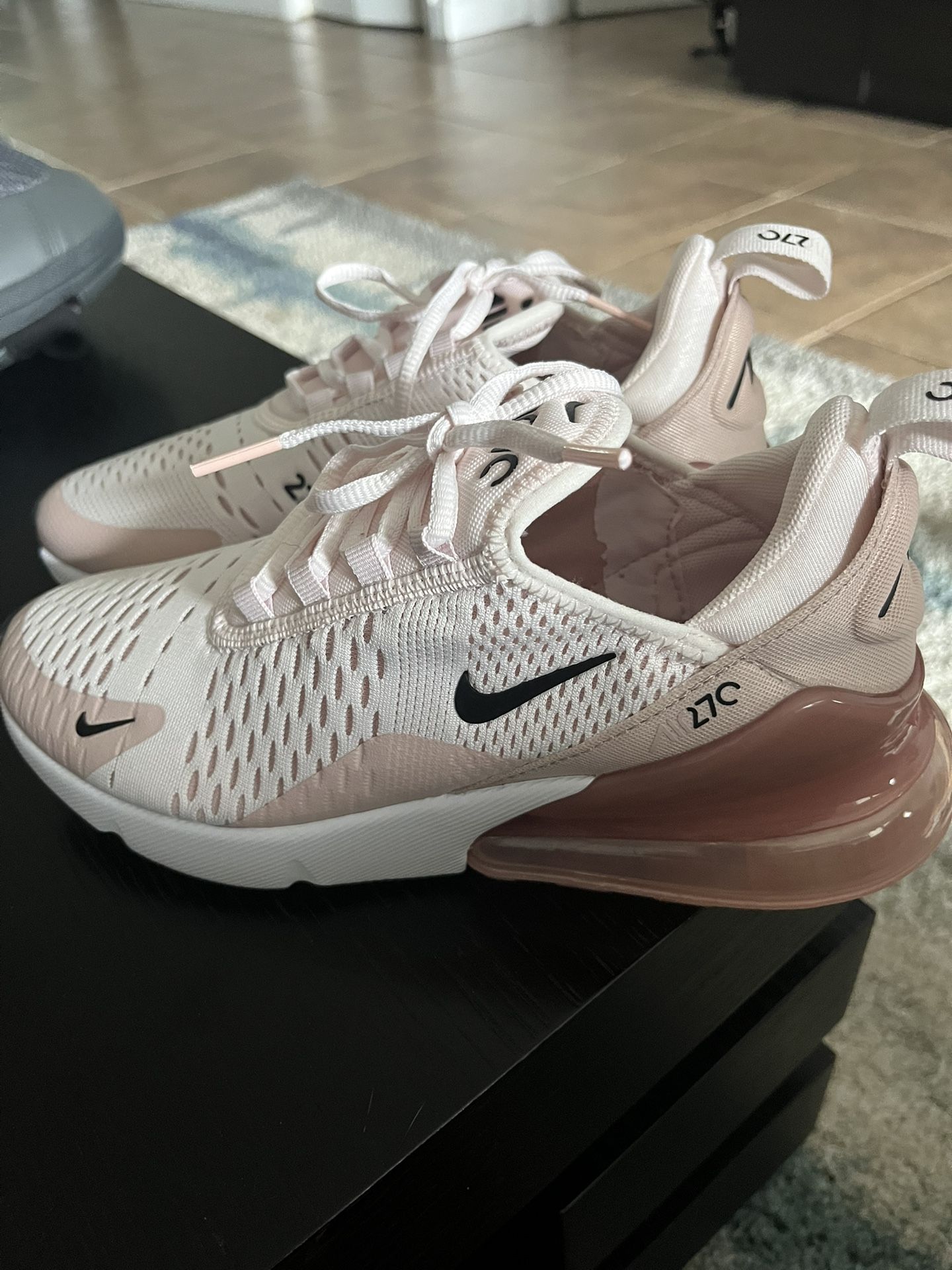 Nike Air Max 270 woman shoes size 7