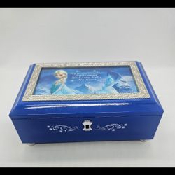 Disney's Bradford Exchange 2014 Frozen jewelry box music princess personalized 

Good Pre-owned condition,  no key, music plays fine
The box was perso