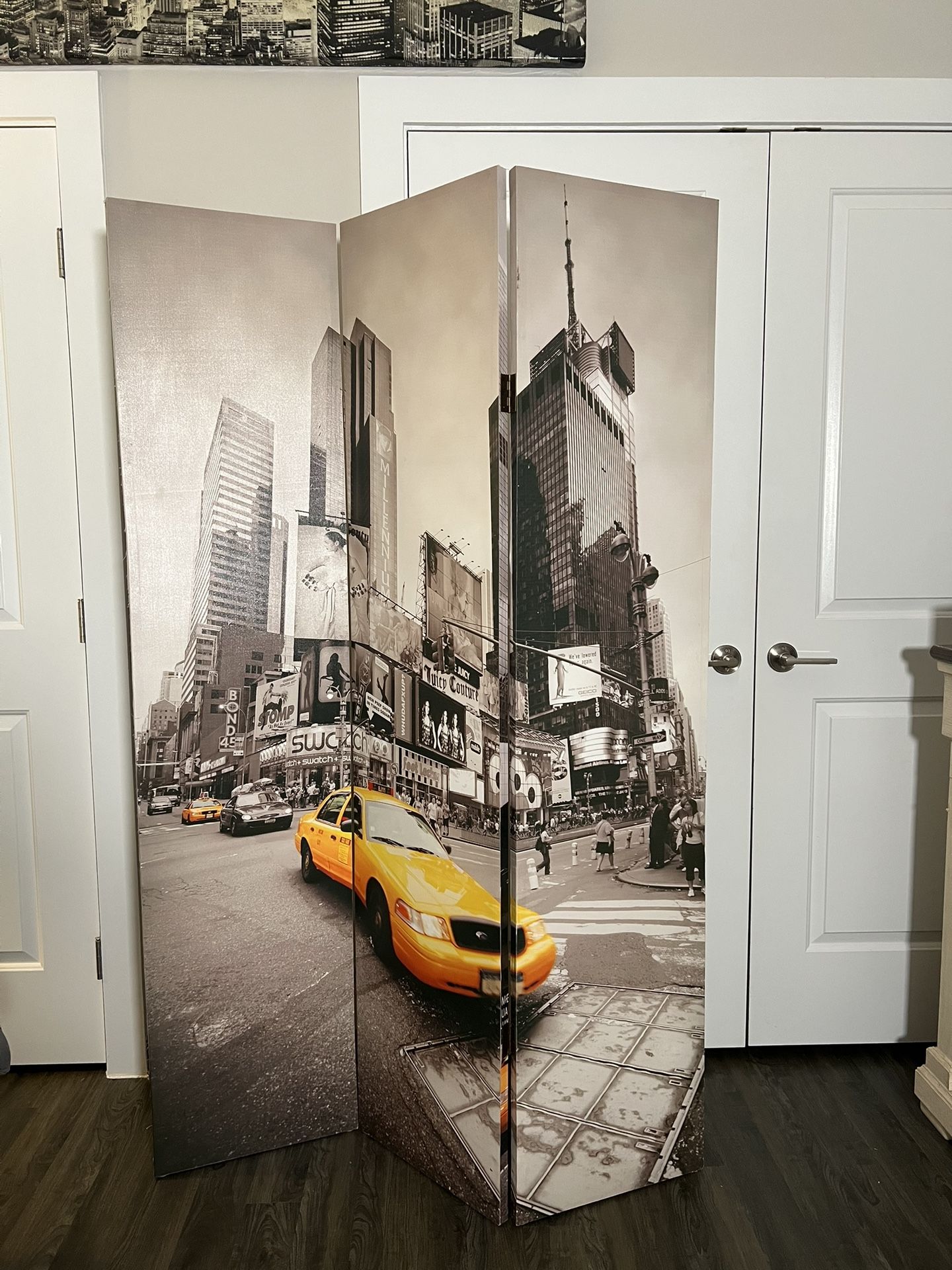 NEW YORK BEDROOM DIVIDER