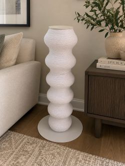 33” Furrytail Colossal Curvy Clawer Cat Scratcher Tower! Unused excellent condition! Retails $120+