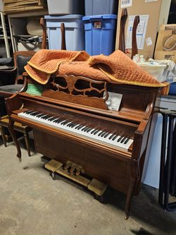 Spinet Piano