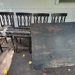 Dinning Room or Patio Set. Needs Refurbished 