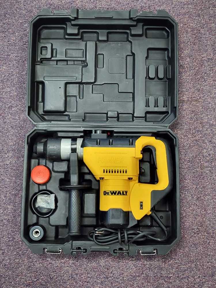 Dewalt Rotary Hammer 1-9/16" Chuck, 12 AMP, Spline Combination, Deliver 8 Joules Of Impact Energy with Case