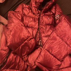 TOMMY HILFIGER BUBBLE JACKET BRAND NEW