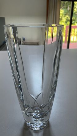 Solid crystal vase