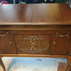 Brunswick 1902 Phonograph 