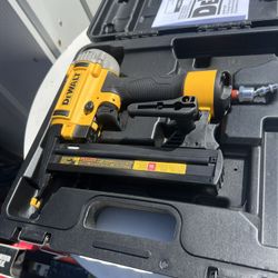 DEWALT Pneumatic 18-Gauge 1/4 in. Crown Stapler