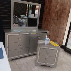 *Memorial Day Now!!!*---Charming Jasmine Queen/King Bedroom Sets---From $699!!!---Delivery And Financing🙌