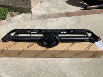 2020+ Toyota 4Runner Upper Grill Black Emblem