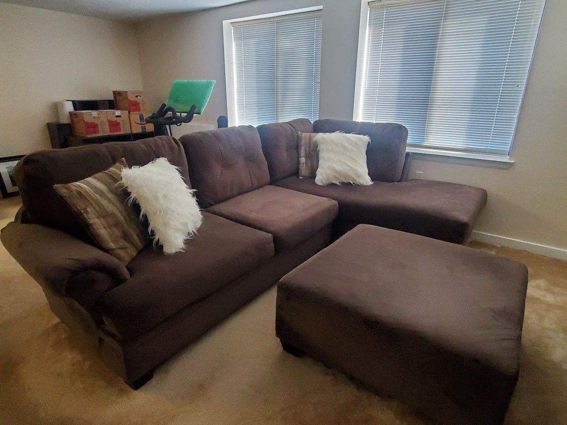 Sectional and Ottoman Set (Chocolate)