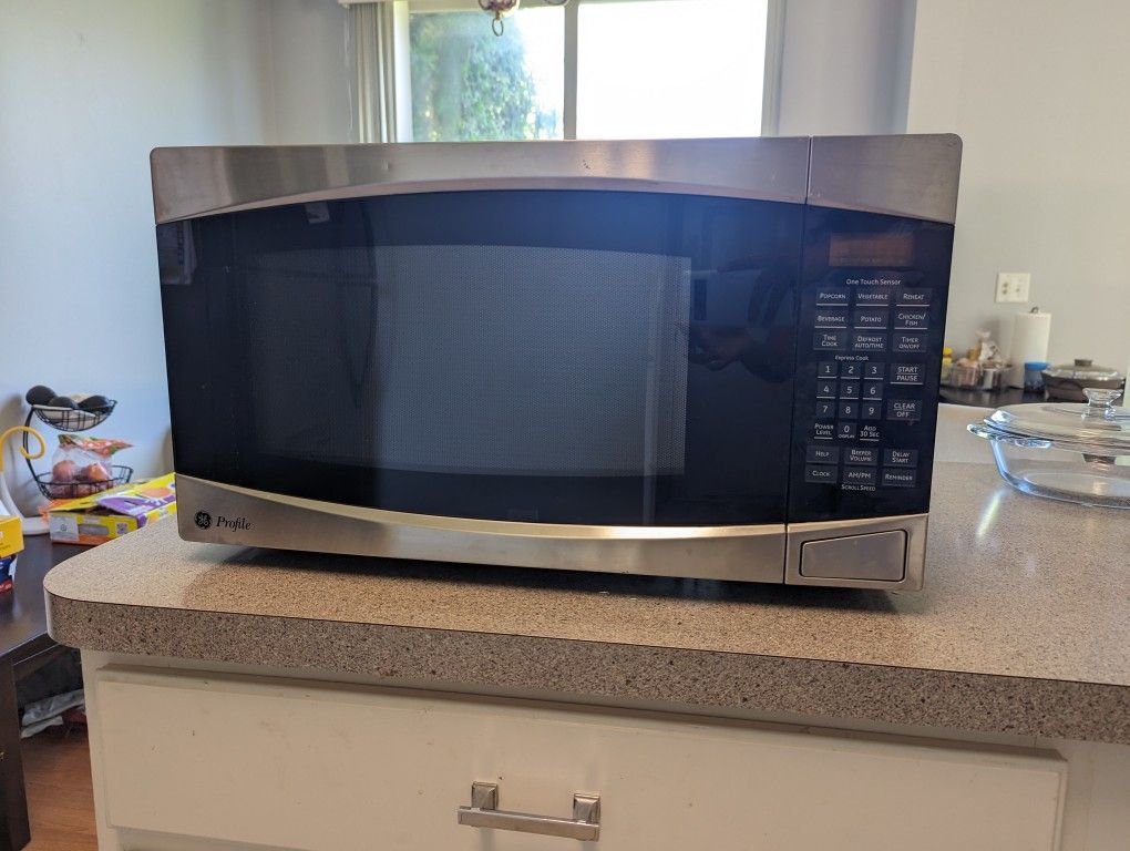 GE Profile Microwave Oven