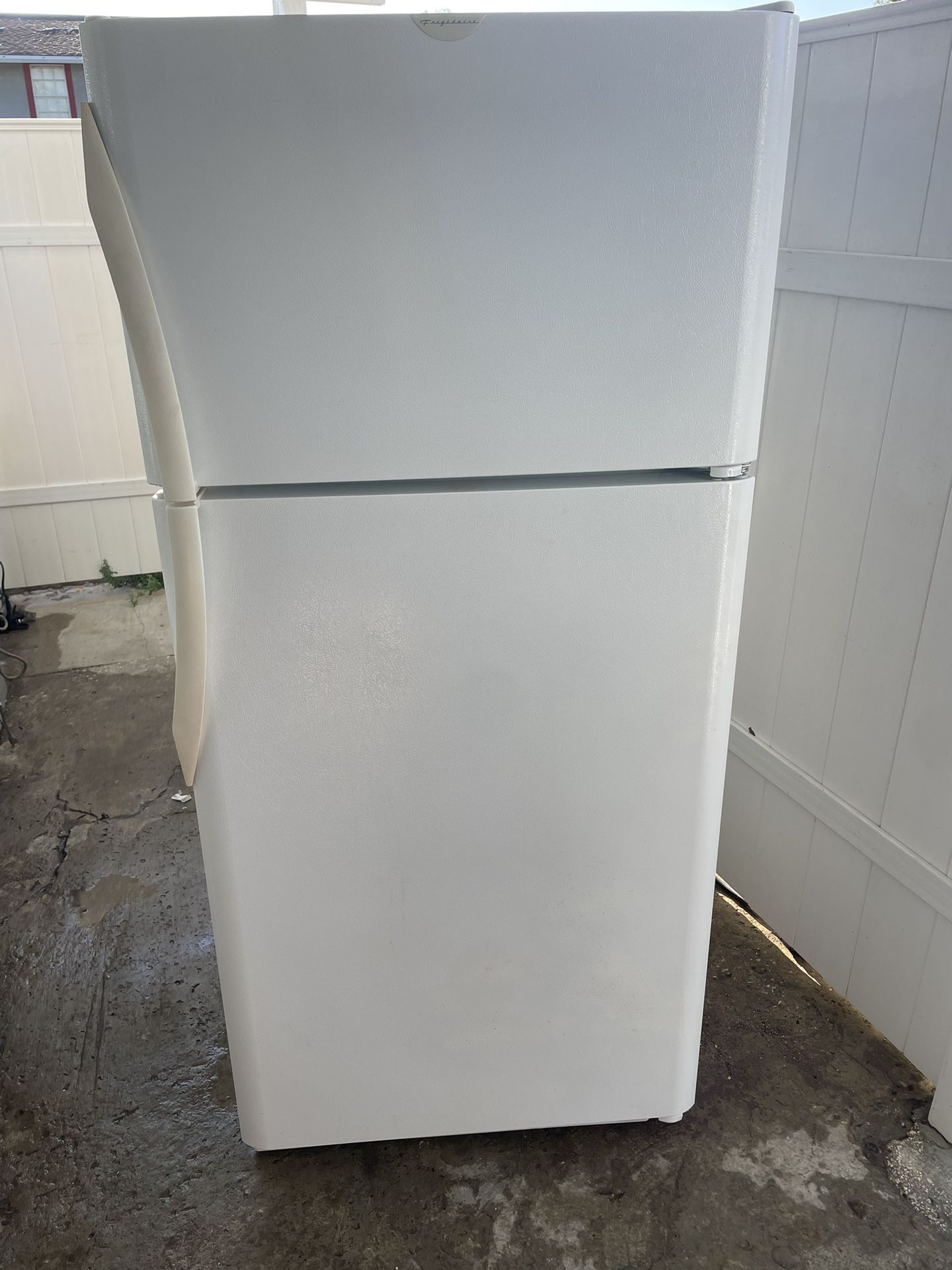 🚨🚨FRIGIDAIRE REFRIGERATOR 30”🚨🚨