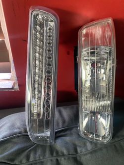 Headlights for Tahoe 2002