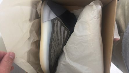 Yeezy QNTM  size 4.5