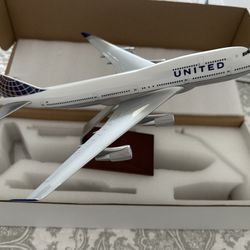 PacMin 1/200 United  Boeing 747-400