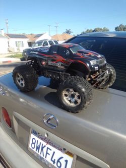 HPI SAVAGE FLUX HP BRUSHLESS RC TRUCK