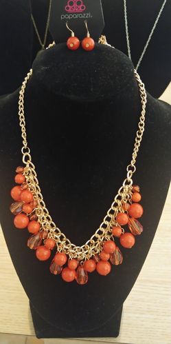 Tour de Trendsetter - Orange Necklace and Earring Set