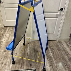 EARLY LEARNING DOUBLE SIDED MAGNETIC WHITE BOARD