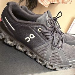 On clouds 6 Sneakers 