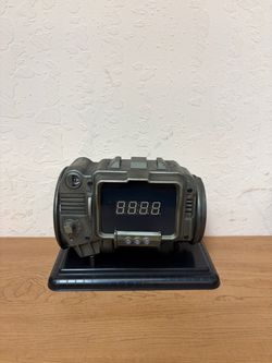 Fallout 3 Survival Edition Pip-Boy 3000 Replica Digital Clock & Stand