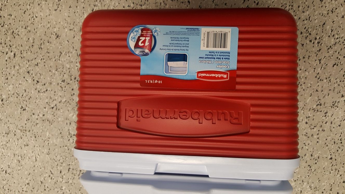 12 pack Rubbermaid cooler