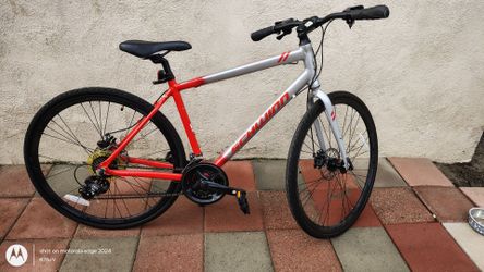 BRAND NEW Schwinn Circuit Hybrid Bike - 700c Wheels / 21-Speed