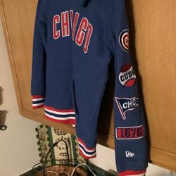 Chicago Cubs youth hoodie by New Era size medium HRD TO FIND with the various Cubs patches sewn on sleeve.  Genuine MLB Merchandise Worn once no snags