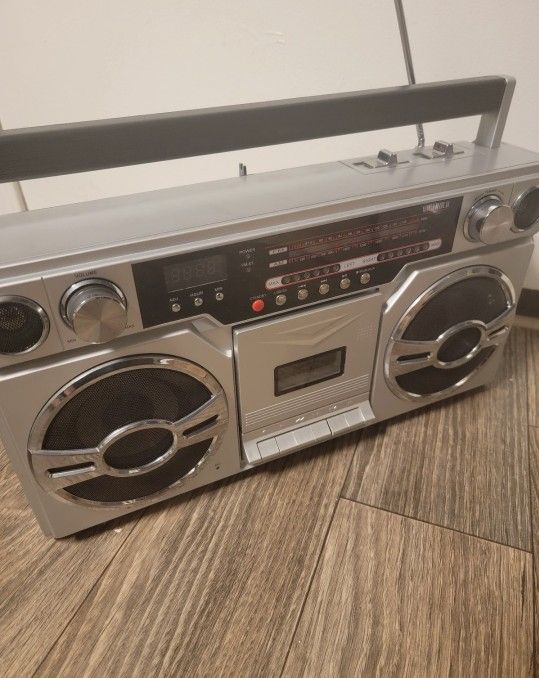 Victrola VBB-10-SLV Bluetooth Boombox - Silver no cable