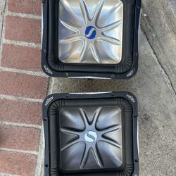 Pair Of 12In Kicker L7 With Box. 