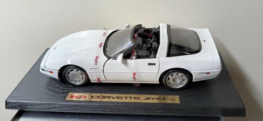Maisto Special Edition 1992 Chevrolet Corvette ZR-1 White Diecast 1:18