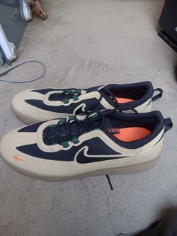 !! Men's Shoes Nike  Size 10.5 Firm Price