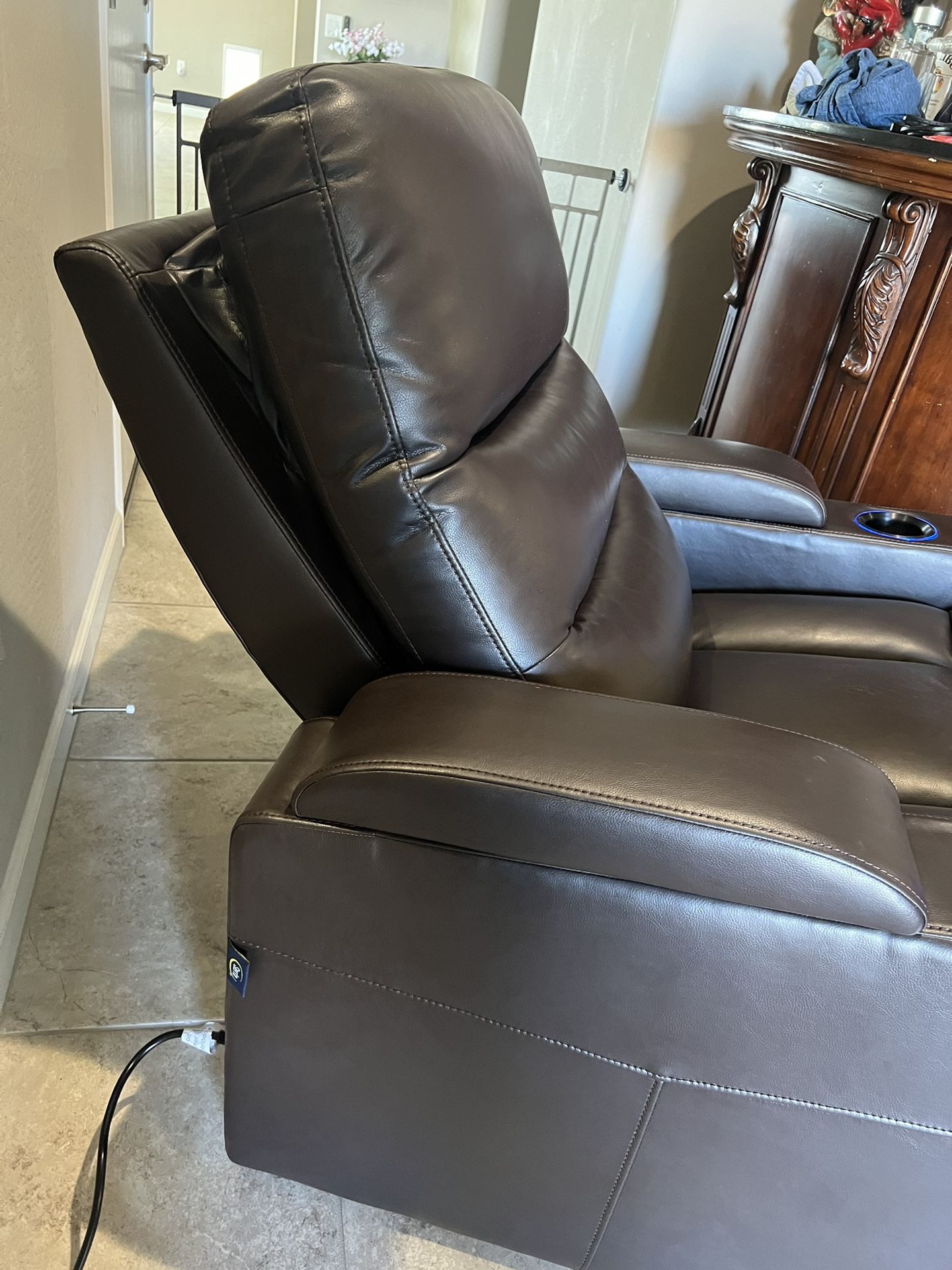 1 Brown Serta Home Theater Power Recliner, for Sale in Buckeye, AZ