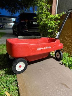 Radio Flyer 2700Z Pathfinder Wagon - red with fold down seats and buckles
