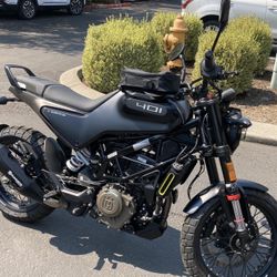 2022 Husqvarna Svartpilen 401