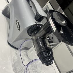 Omega NC900HDC Cold Press Juicer Machine Vegetable and Fruit Juice