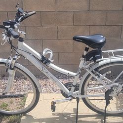 Schwinn 21-spd Women's Hybrid Bike