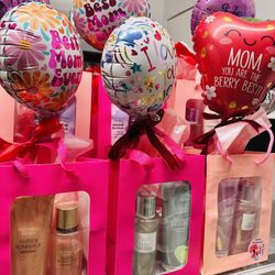 Victoria’s Secret Mother’s Day Gift Sets 🌸🩷pick Up In West Lancaster. $20 A Set . Pick Up in West Lancaster. Messege me on your way please.