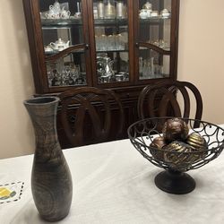 China Display Case And Table With 6 Chairs 