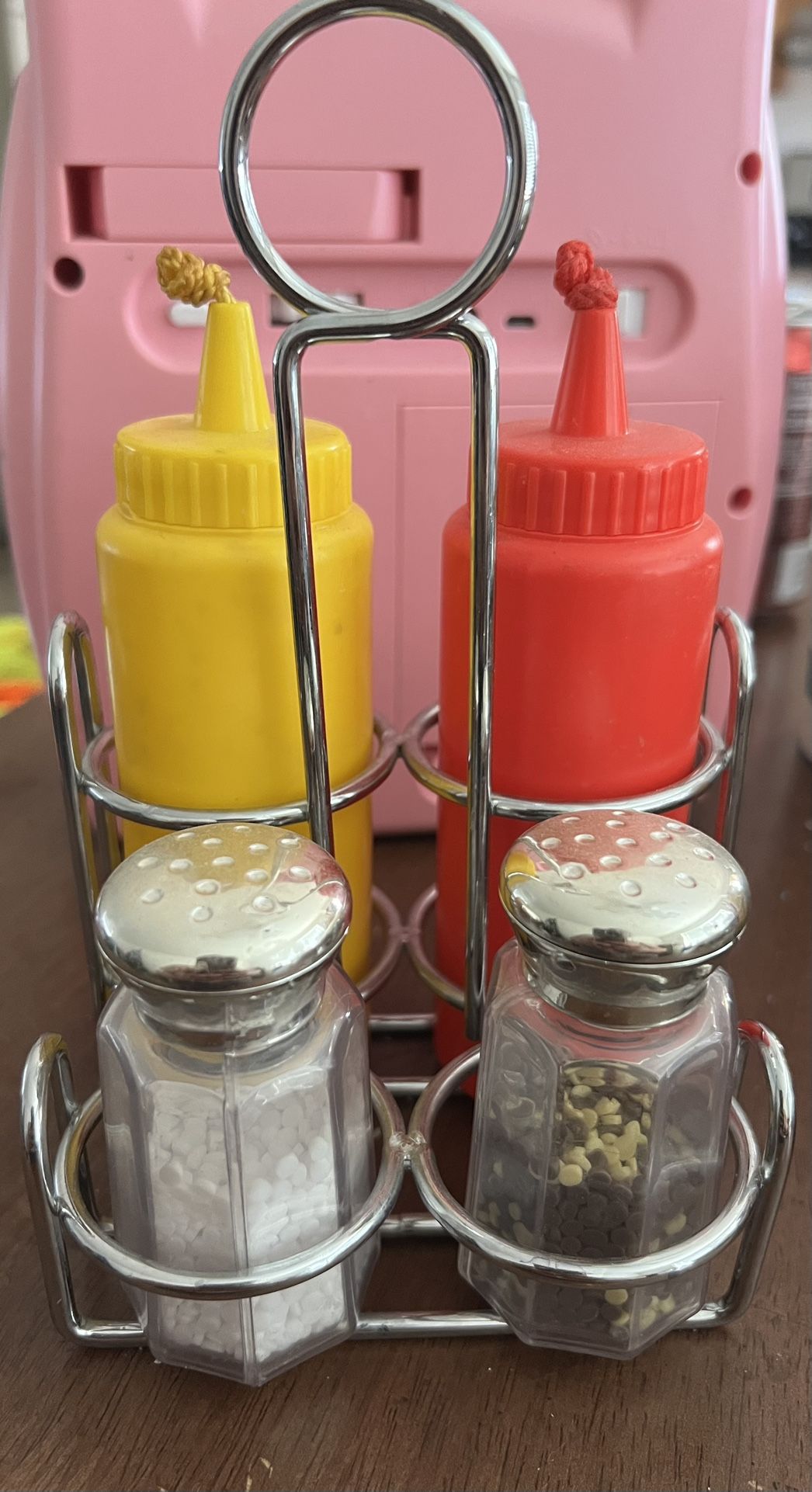 Melissa and Doug salt & pepper/ ketchup & mustard set