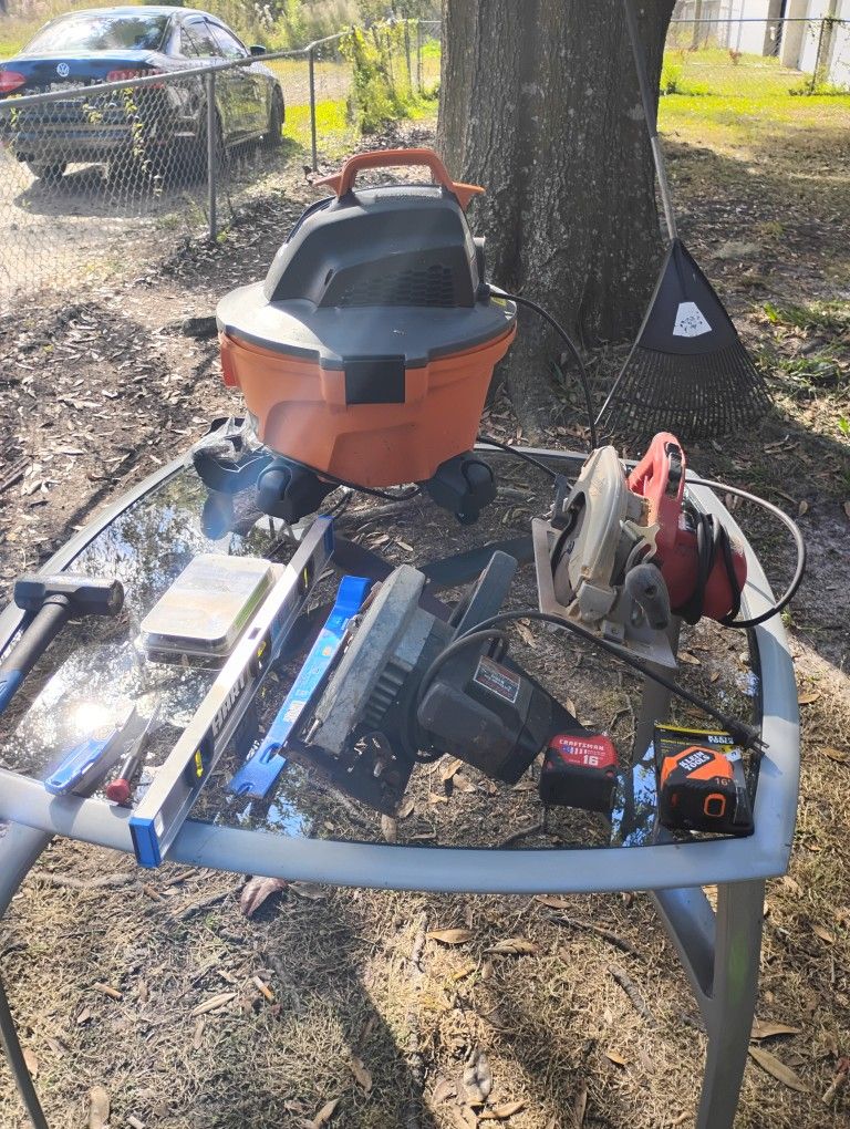 Wet Vac And Two Saws