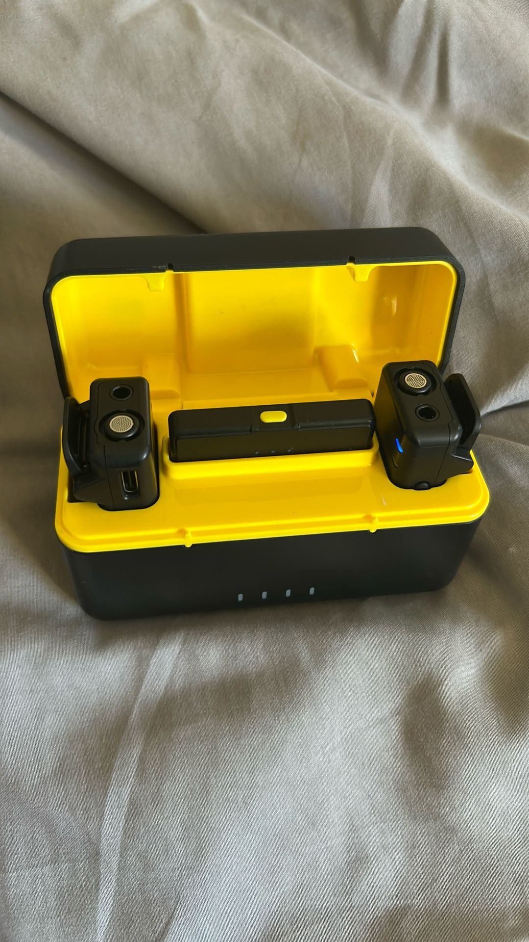 NEEWER wireless Microphone System