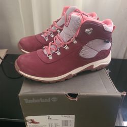 Women's Timberland Hikimg Boot