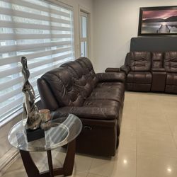 Sofa, Loveseat Set, Y Dos Mesas