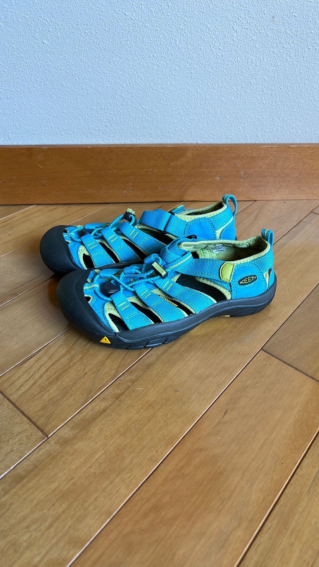 Keen Sandals - Youth Or Women’s Size 4 EU 36