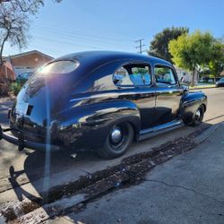 1941 Ford Sedan Deluxe 