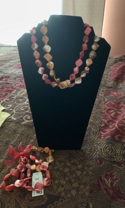 Pretty necklace and bracelet set