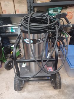 NEW hot water pressure washer