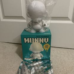 MUNNY Blank Figure (Ready To Paint)